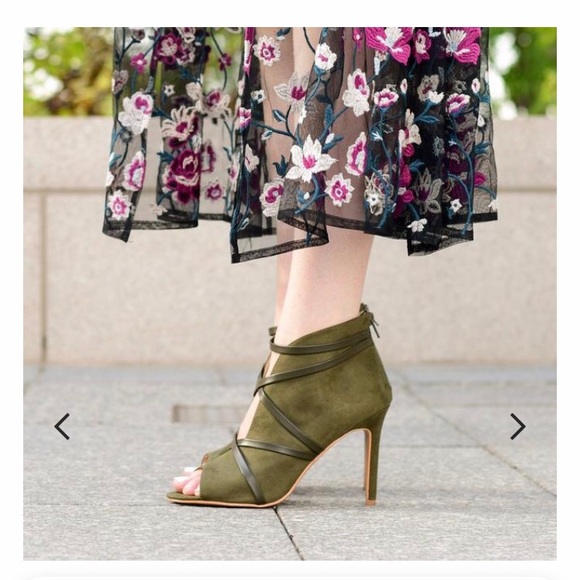 Journee collection Samara bootie.  SIZE  10. - Picture 2 of 5